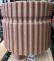 Osłonka na nóżkach na kwiaty ozdobna plastikowa 15,5x14,5 cm