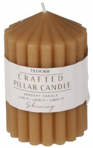 Świeca dekoracyjna prążkowana bezzapachowa 7x13cm 