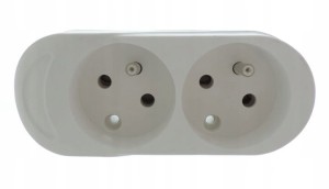 Gniazdo przenośne podwójne z uziemieniem bezkablowe białe 2x2P+Z 