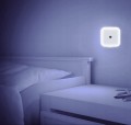 Kontaktowa lampka nocna LED 6,5x6,5cm 220V z czujnikiem zmierzchu
