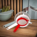 Sitko kuchenne plastikowe czerwone drobne oczka 12cm 1szt