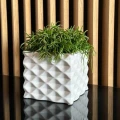 Doniczka ceramiczna osłonka kwadratowa tłoczenia biała 14cm